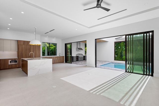 827 SE 2nd Avenue, Delray Beach, FL 33483
