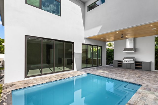 827 SE 2nd Avenue, Delray Beach, FL 33483