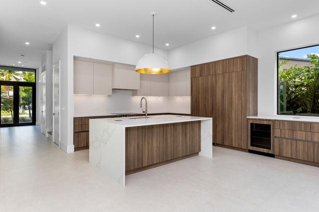 827 SE 2nd Avenue, Delray Beach, FL 33483