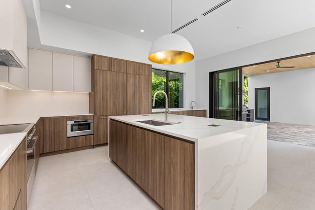 827 SE 2nd Avenue, Delray Beach, FL 33483