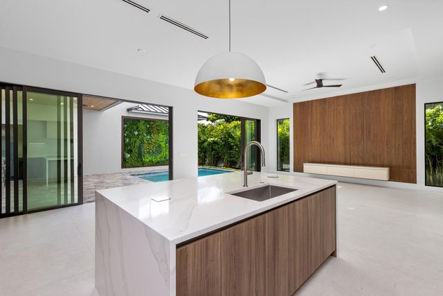 827 SE 2nd Avenue, Delray Beach, FL 33483