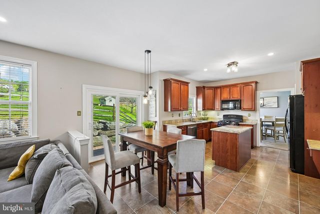 404 COUNTRY EDGE CIR, Downingtown, PA 19335