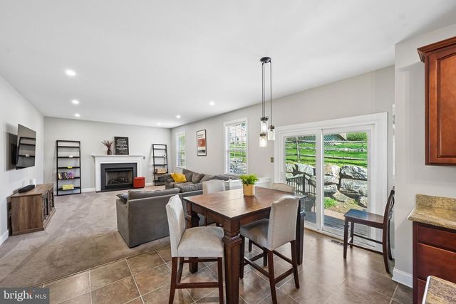 404 COUNTRY EDGE CIR, Downingtown, PA 19335