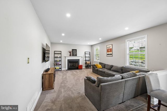 404 COUNTRY EDGE CIR, Downingtown, PA 19335