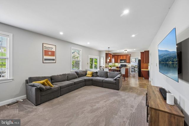 404 COUNTRY EDGE CIR, Downingtown, PA 19335