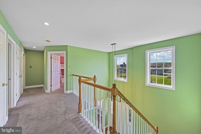 404 COUNTRY EDGE CIR, Downingtown, PA 19335