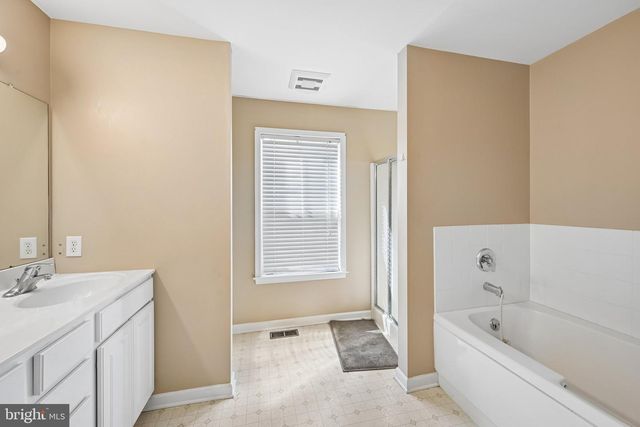 404 COUNTRY EDGE CIR, Downingtown, PA 19335