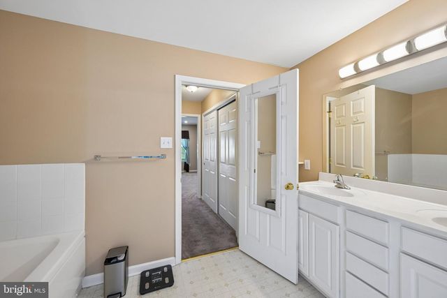 404 COUNTRY EDGE CIR, Downingtown, PA 19335