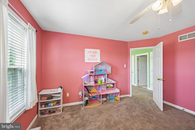 404 COUNTRY EDGE CIR, Downingtown, PA 19335