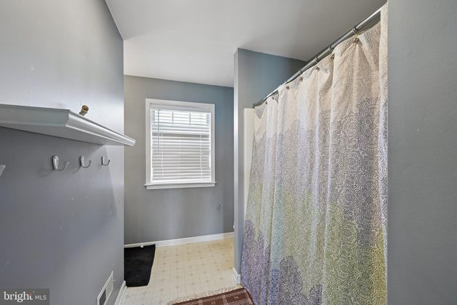 404 COUNTRY EDGE CIR, Downingtown, PA 19335