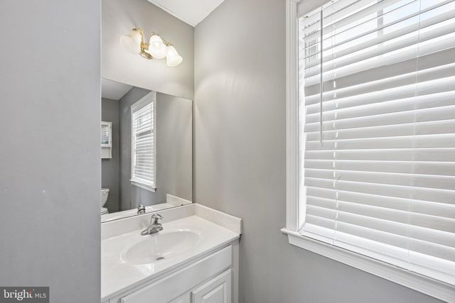 404 COUNTRY EDGE CIR, Downingtown, PA 19335