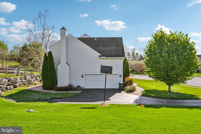 404 COUNTRY EDGE CIR, Downingtown, PA 19335