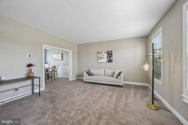 404 COUNTRY EDGE CIR, Downingtown, PA 19335