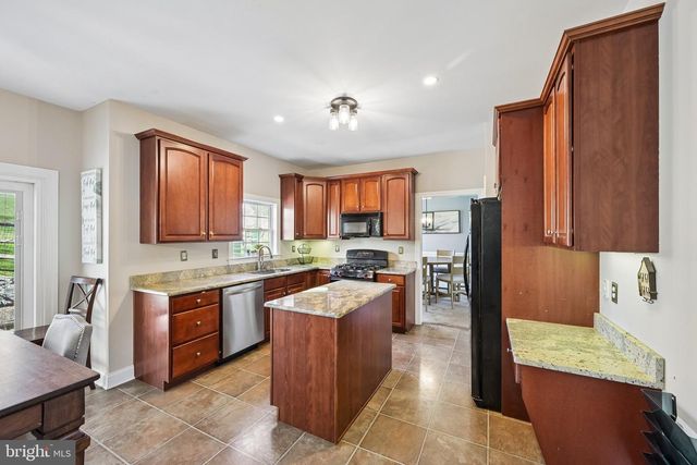 404 COUNTRY EDGE CIR, Downingtown, PA 19335