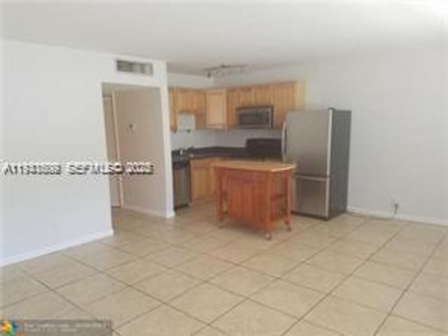 4051 NE 13th Ave 54-3, Oakland Park, FL 33334