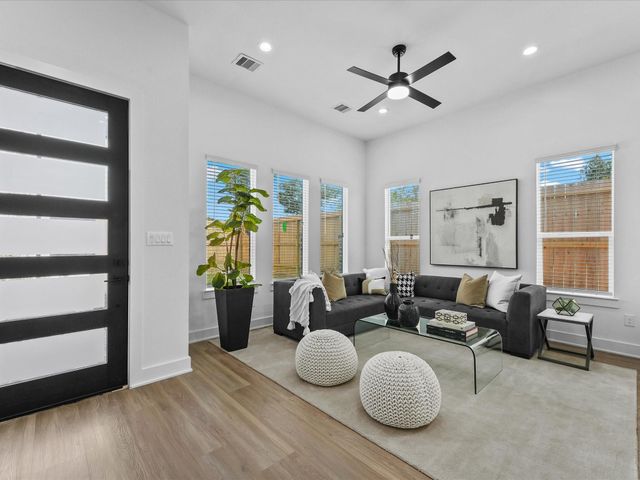 2592 W Tidwell Road, Houston, TX 77091