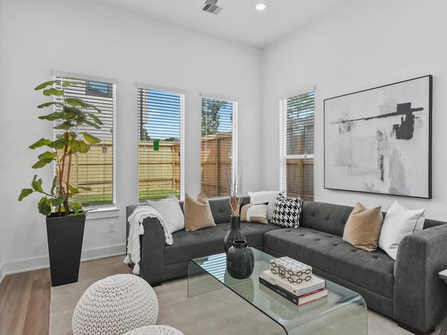 2592 W Tidwell Road, Houston, TX 77091