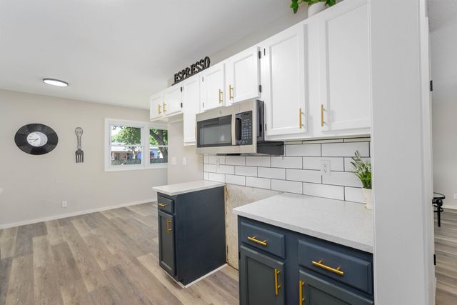 3026 W Hadden Ave, Wichita, KS 67217