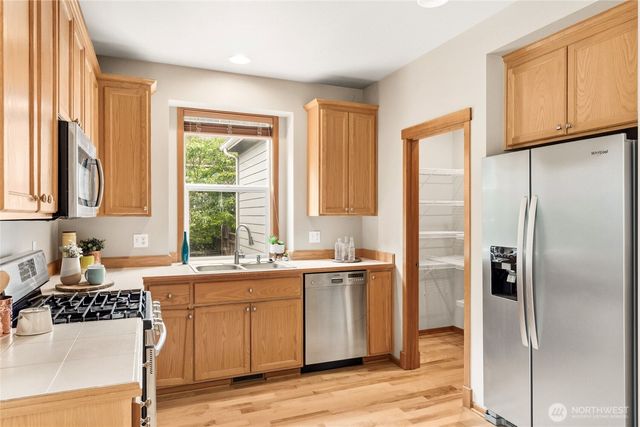 17123 Parkside Way SE, Renton, WA 98058