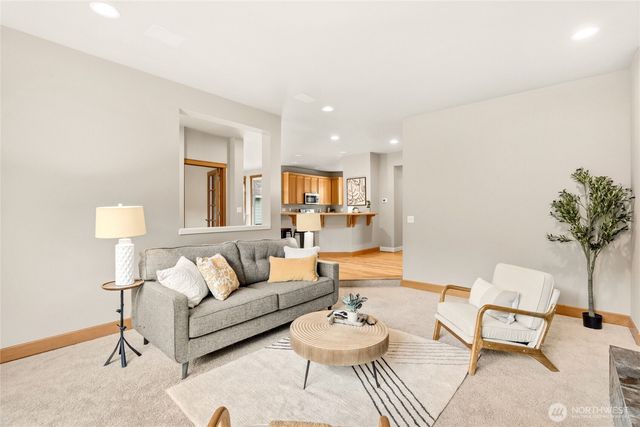 17123 Parkside Way SE, Renton, WA 98058
