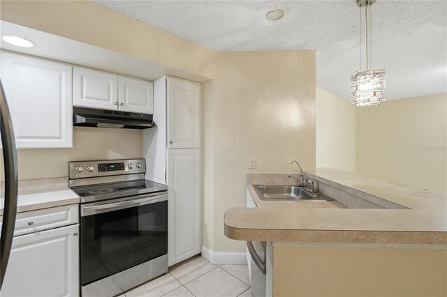 4532 COMMANDER DRIVE 2121, Orlando, FL 32822