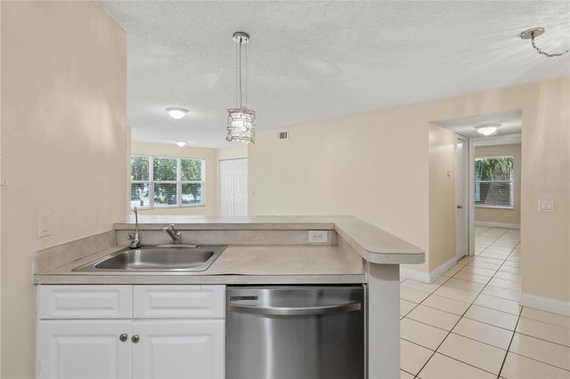4532 COMMANDER DRIVE 2121, Orlando, FL 32822