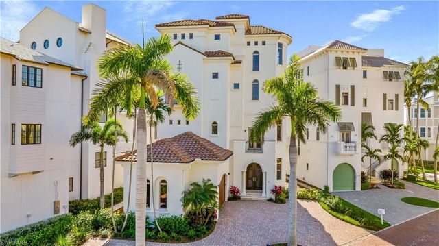 102 Felipe LN, Bonita Springs, FL 34134