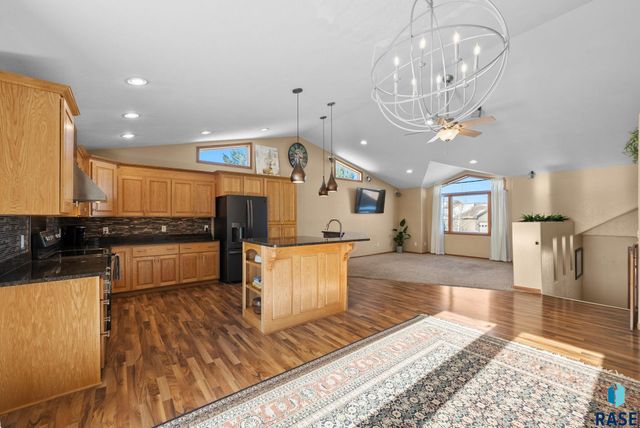 7624 S Courtyard Cir Circle, Sioux Falls, SD 57108