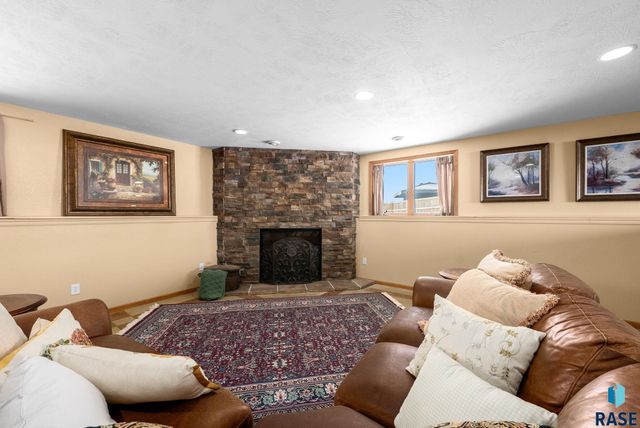 7624 S Courtyard Cir Circle, Sioux Falls, SD 57108