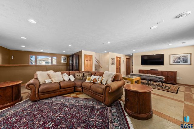 7624 S Courtyard Cir Circle, Sioux Falls, SD 57108