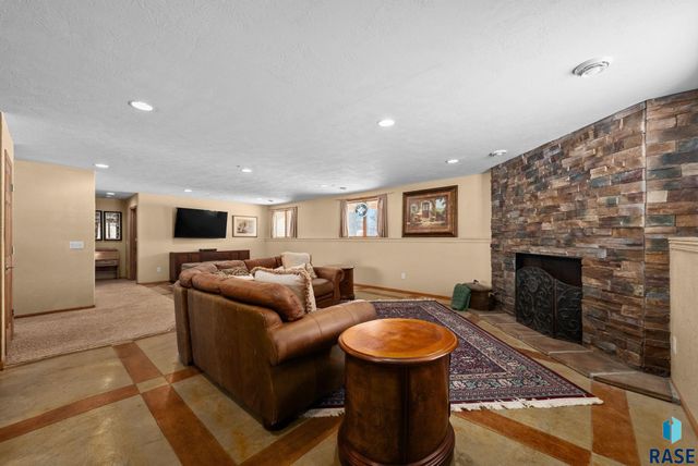 7624 S Courtyard Cir Circle, Sioux Falls, SD 57108