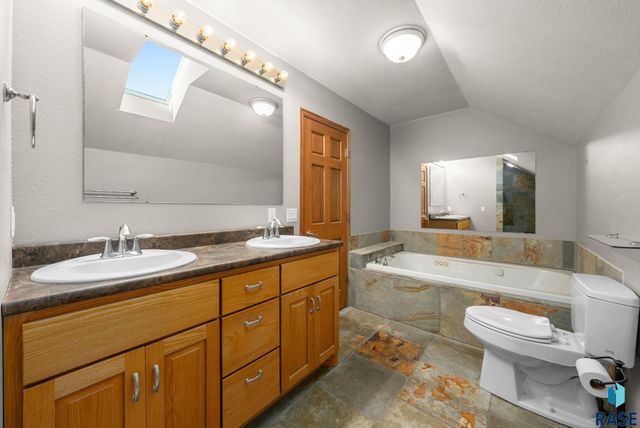 7624 S Courtyard Cir Circle, Sioux Falls, SD 57108