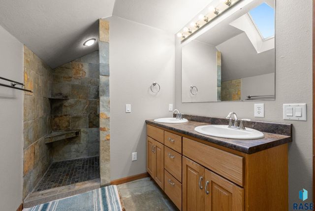 7624 S Courtyard Cir Circle, Sioux Falls, SD 57108