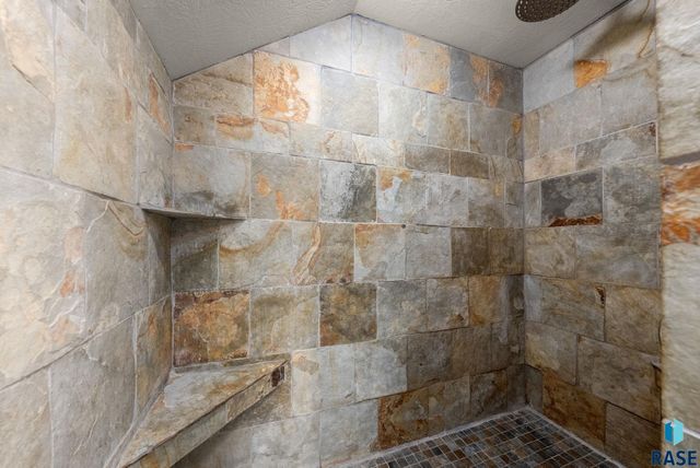 7624 S Courtyard Cir Circle, Sioux Falls, SD 57108