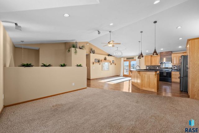 7624 S Courtyard Cir Circle, Sioux Falls, SD 57108