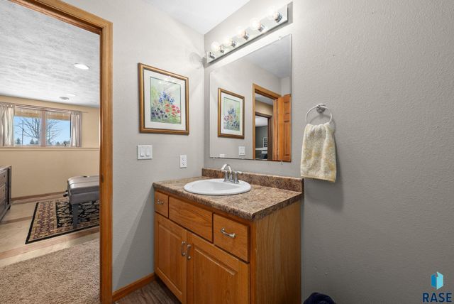 7624 S Courtyard Cir Circle, Sioux Falls, SD 57108