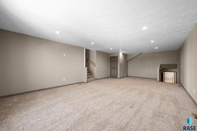 7624 S Courtyard Cir Circle, Sioux Falls, SD 57108