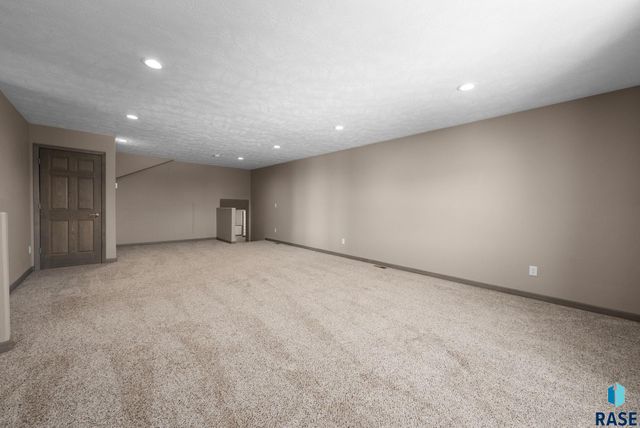 7624 S Courtyard Cir Circle, Sioux Falls, SD 57108