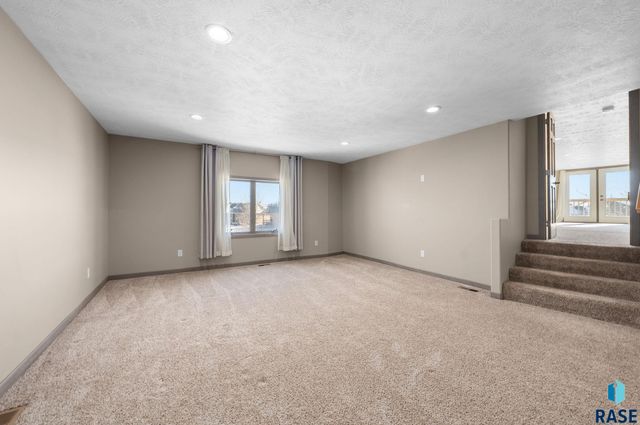 7624 S Courtyard Cir Circle, Sioux Falls, SD 57108