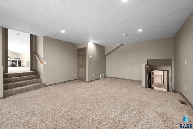 7624 S Courtyard Cir Circle, Sioux Falls, SD 57108