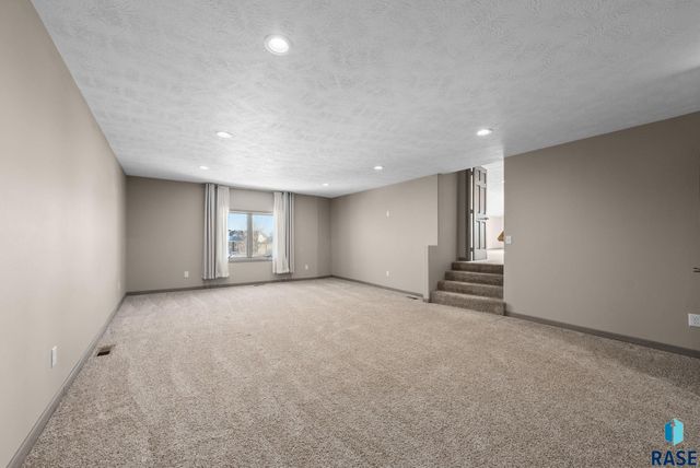 7624 S Courtyard Cir Circle, Sioux Falls, SD 57108