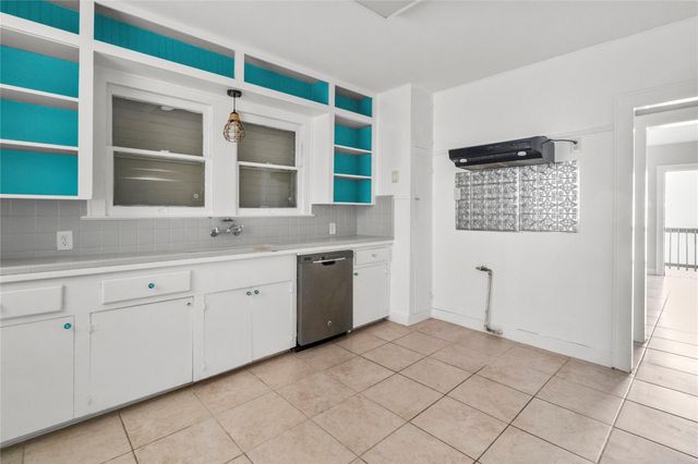 2519 46th Street, Galveston, TX 77551