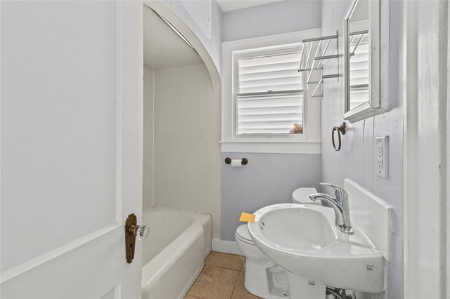 2519 46th Street, Galveston, TX 77551