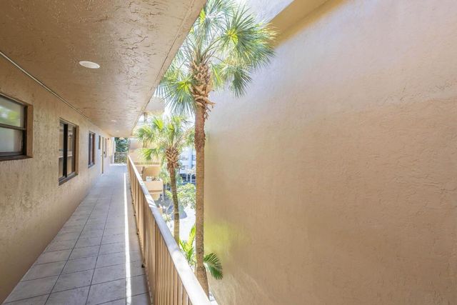 8030 Hampton Boulevard 414, North Lauderdale, FL 33068