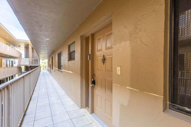 8030 Hampton Boulevard 414, North Lauderdale, FL 33068