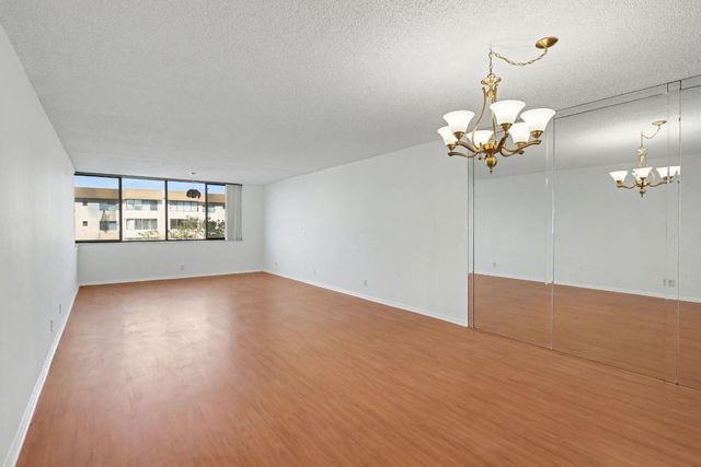 8030 Hampton Boulevard 414, North Lauderdale, FL 33068