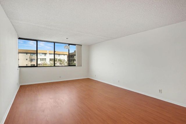 8030 Hampton Boulevard 414, North Lauderdale, FL 33068