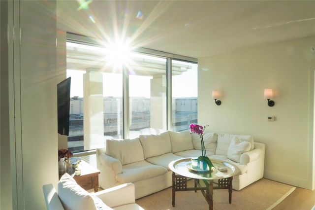 300 Bowie ST 703, Austin, TX 78703