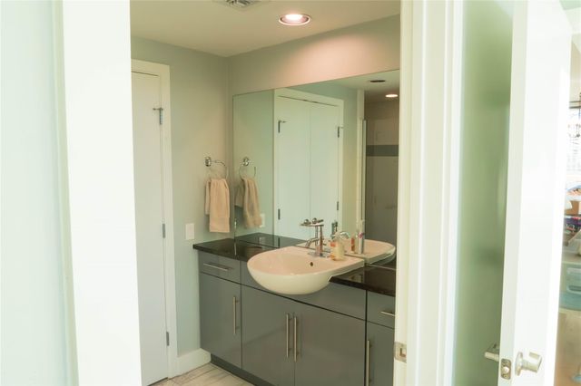 300 Bowie ST 703, Austin, TX 78703