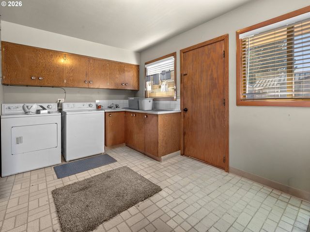 912 E MAIN St, Hillsboro, OR 97123